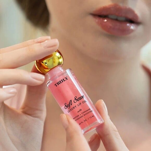 TRULY Beauty: Soft Serve Luxury Peptide Lip Oil - Picture 8 of 9